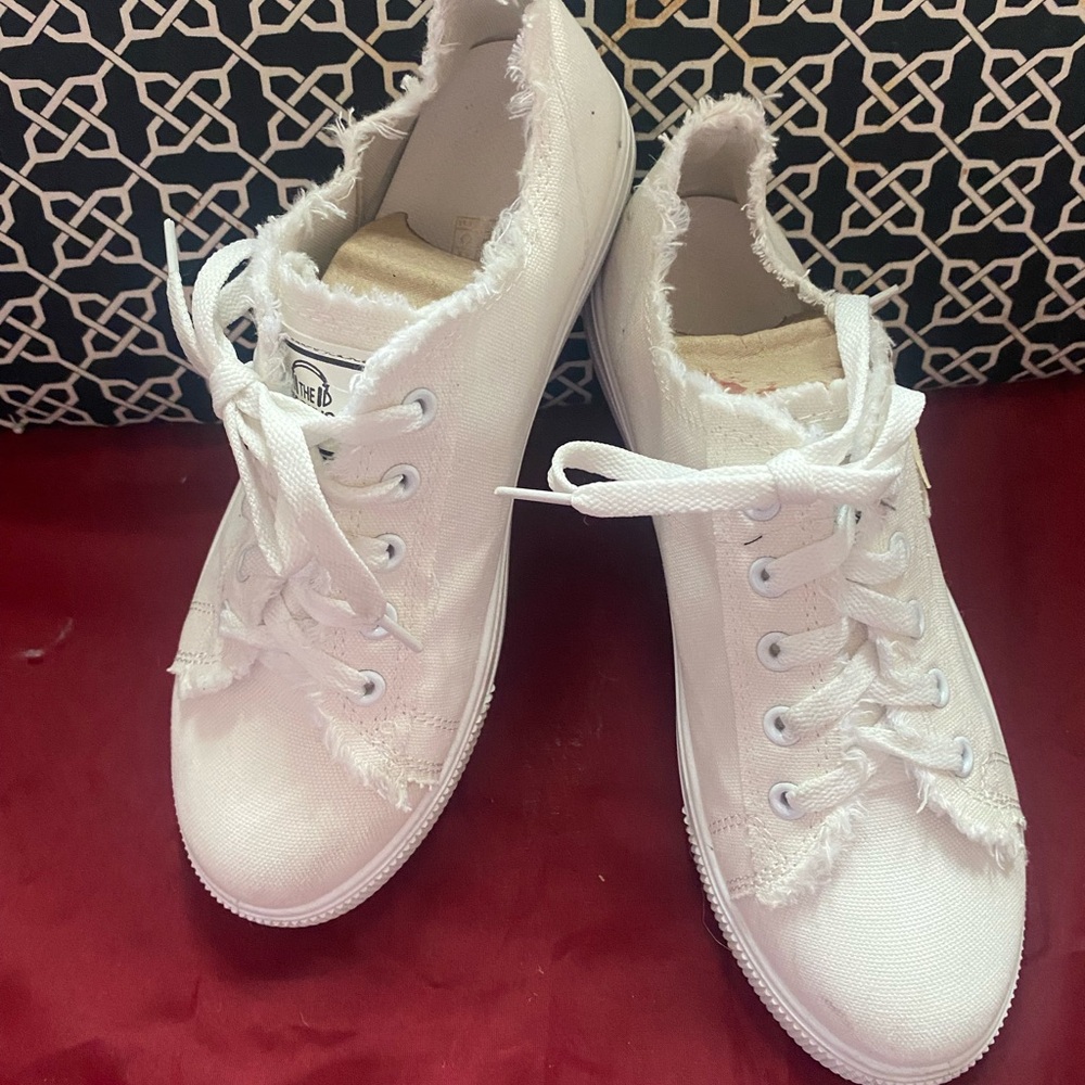 White Sneakers with Comfortable Lace-Up Design